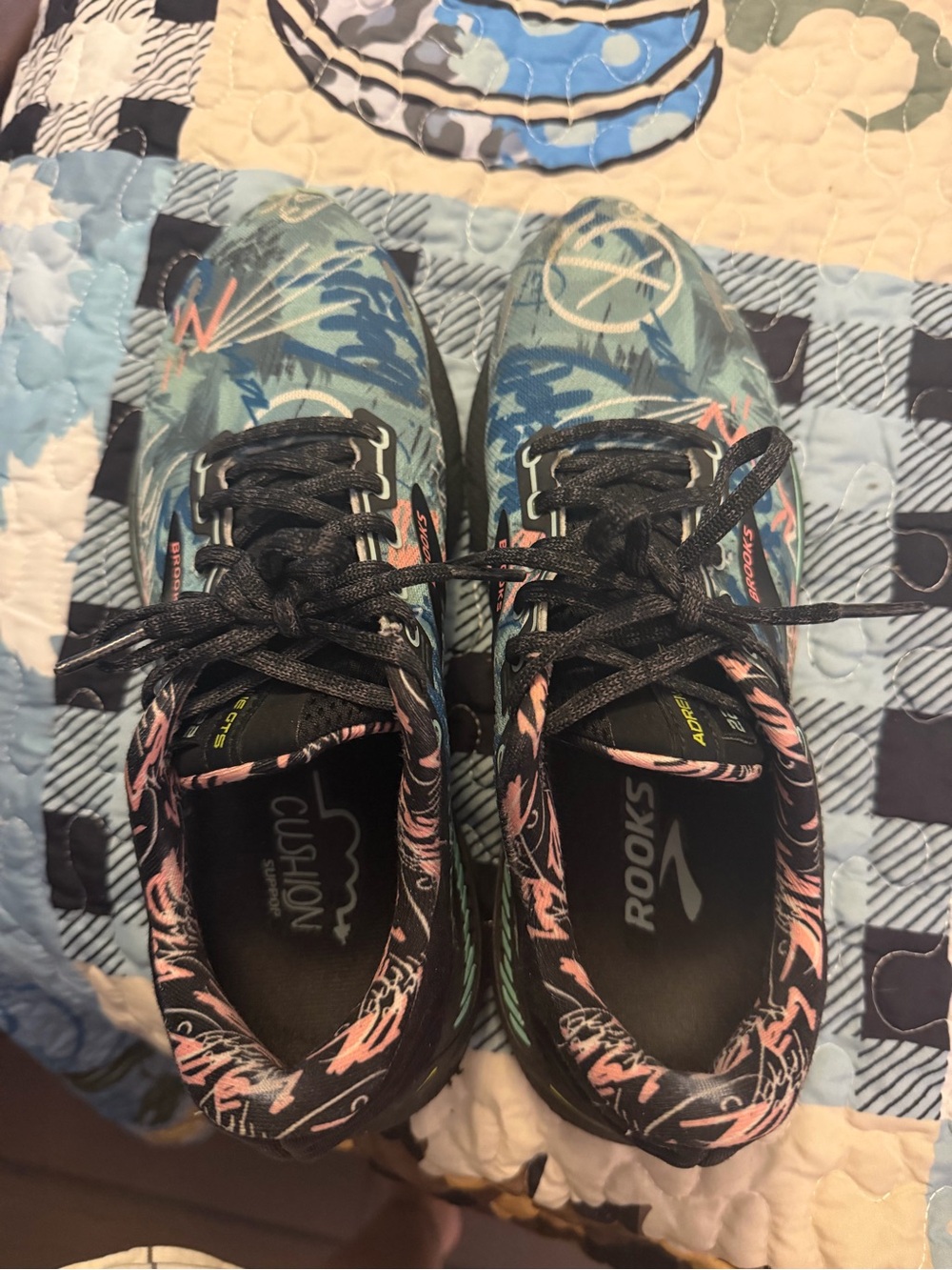 Brooks Womens Blue and Pink Tropical Pattern Sneakers